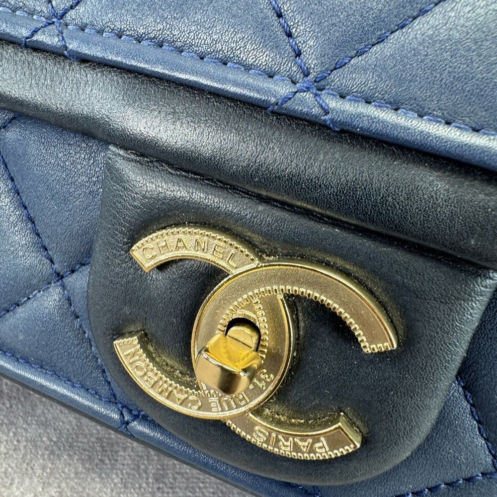 CHANEL Lambskin Quilted Medium Graphic Flap Navy Black - Picture 5 of 16